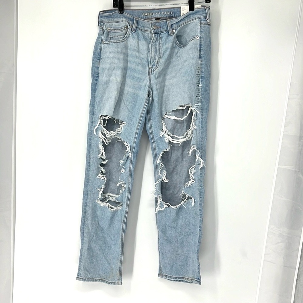 American Eagle NWT women’s strigid 90’s straight destroyed jeans 10